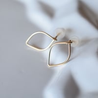14kgf ミニリーフスタッドピアス
