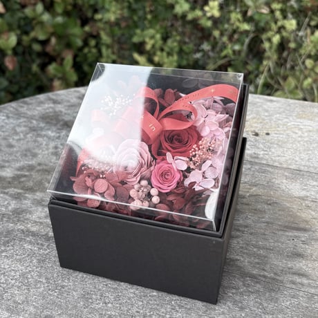 プリザーブドフラワー　ギフトBOX　(red×pink)