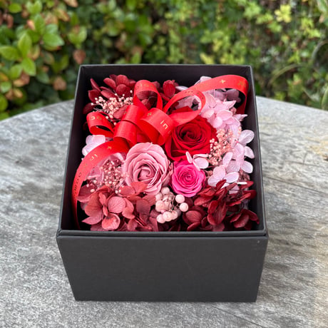 プリザーブドフラワー　ギフトBOX　(red×pink)