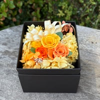 プリザーブドフラワー　ギフトBOX　(yellow×orange)