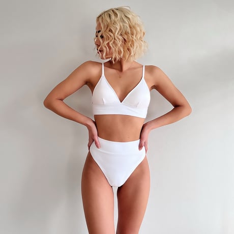 white high-waist pants