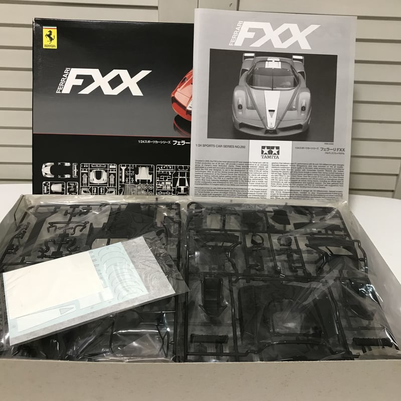 タミヤ　1/24 プラモデル　精密模型　フェラーリ　FXX 完成品　レッド タミヤ 1/24 プラモデル 精密模型 フェラーリ FXX 完成品 レッド