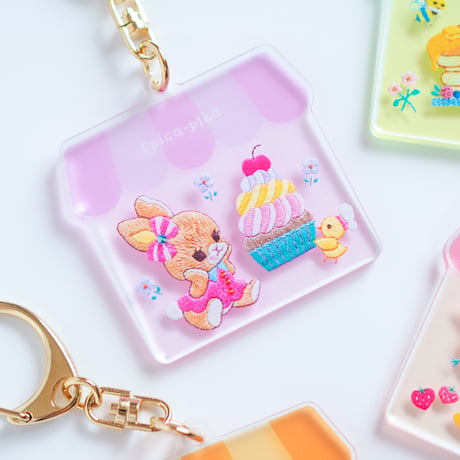 本当に刺繍したみたいなアクリルキーホルダー(森のカフェへようこそ♪)