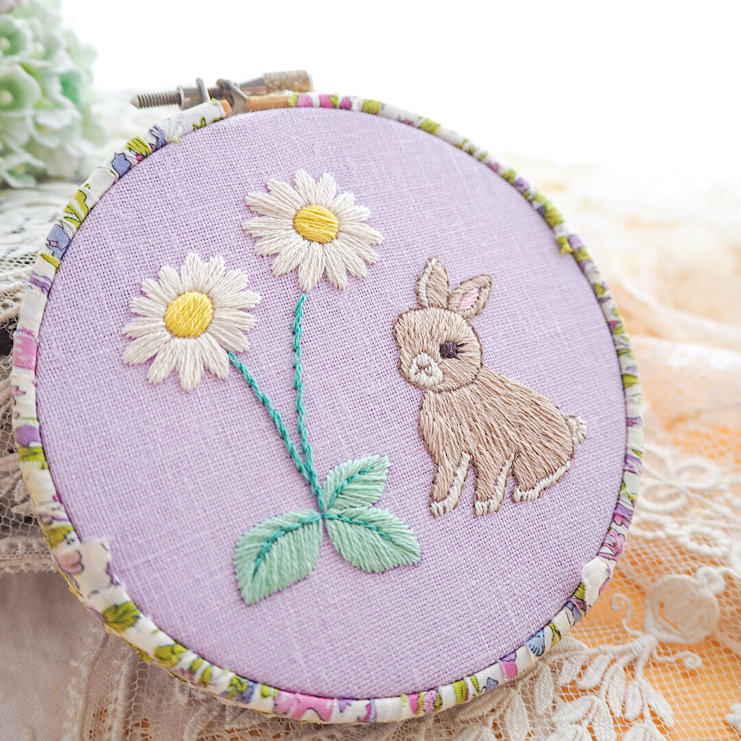 無料刺繍図案 うさぎと花 1月デイジー | spica-pika