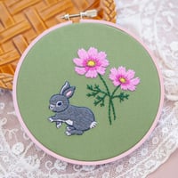 刺繍原画『コスモスとうさぎ』