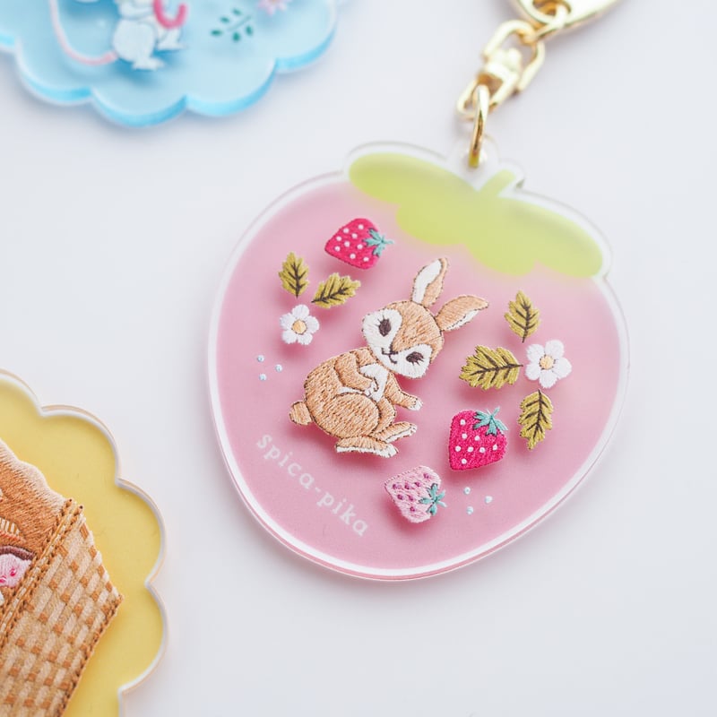 本当に刺繍したみたいなアクリルキーホルダー | spica-pika