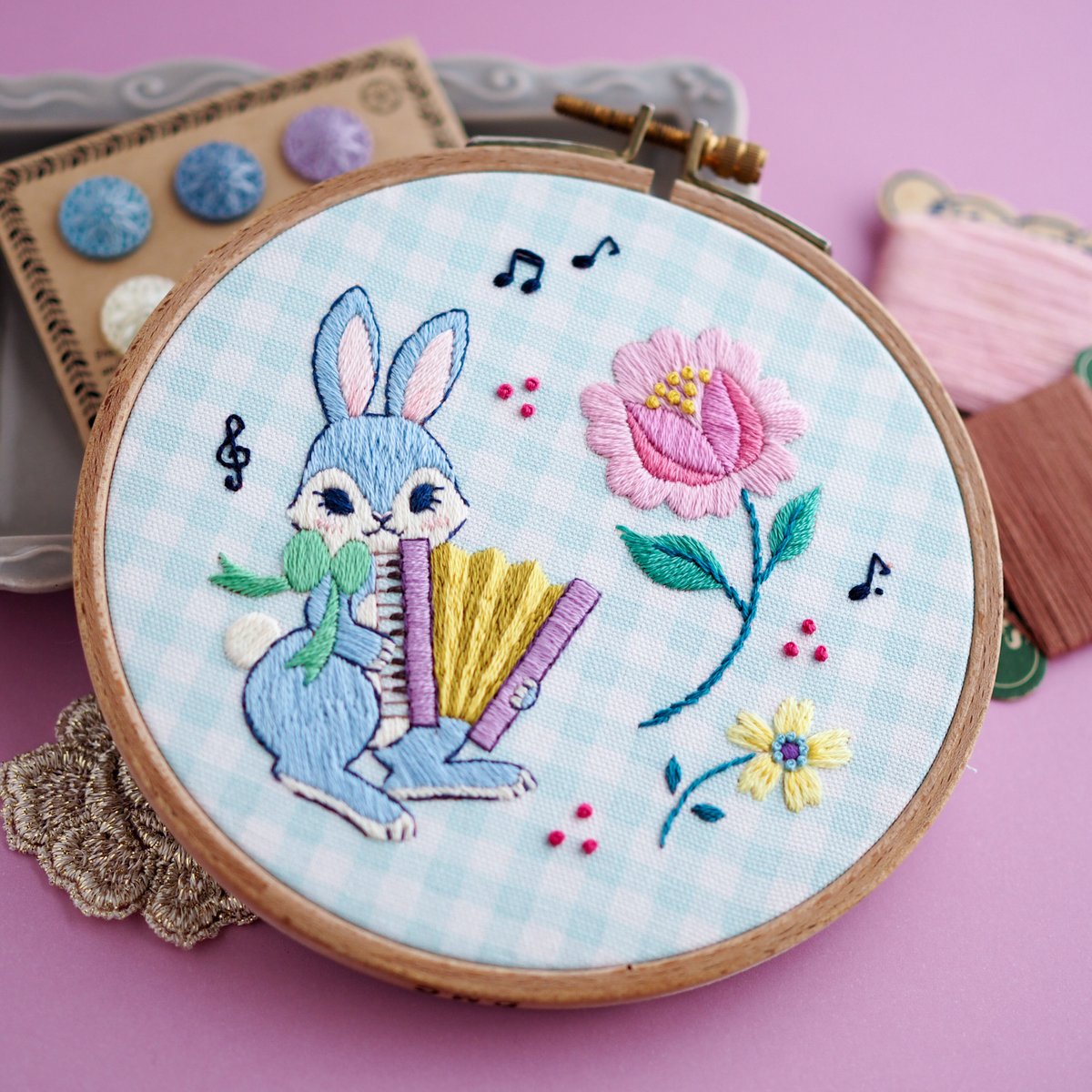 PDF刺繍図案「アコーディオン弾きのうさぎ」 | spica-pika