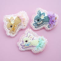 「バレリーナのうさぎさん」ミニ刺繍ブローチ