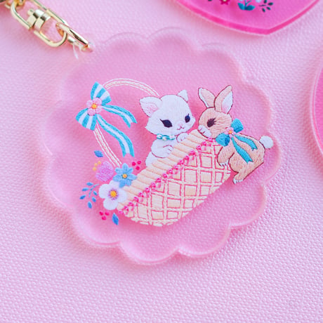 愛がいっぱい♡なアクリルキーホルダー