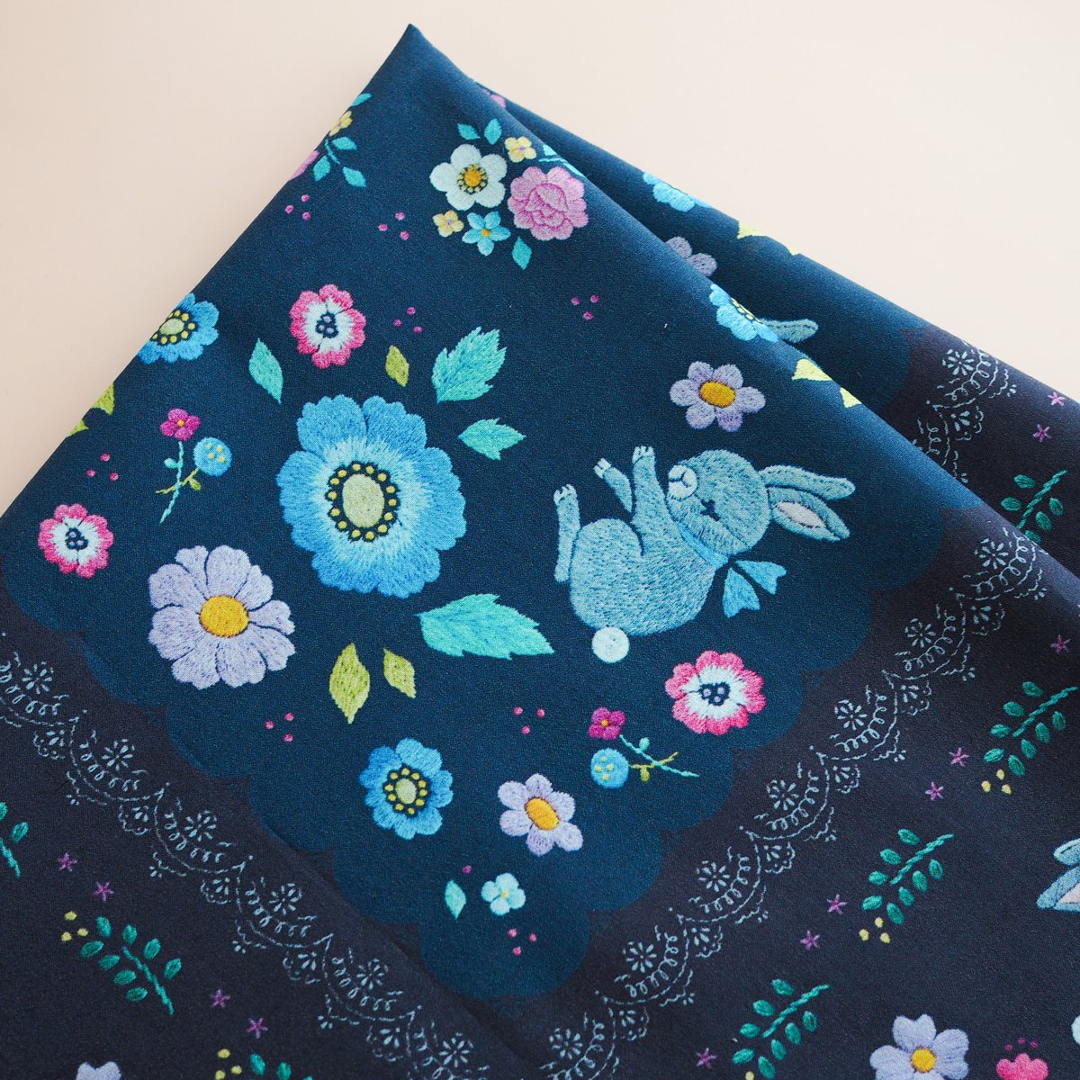 大判ハンカチ「万華鏡の国のうさぎ」 | spica-pika