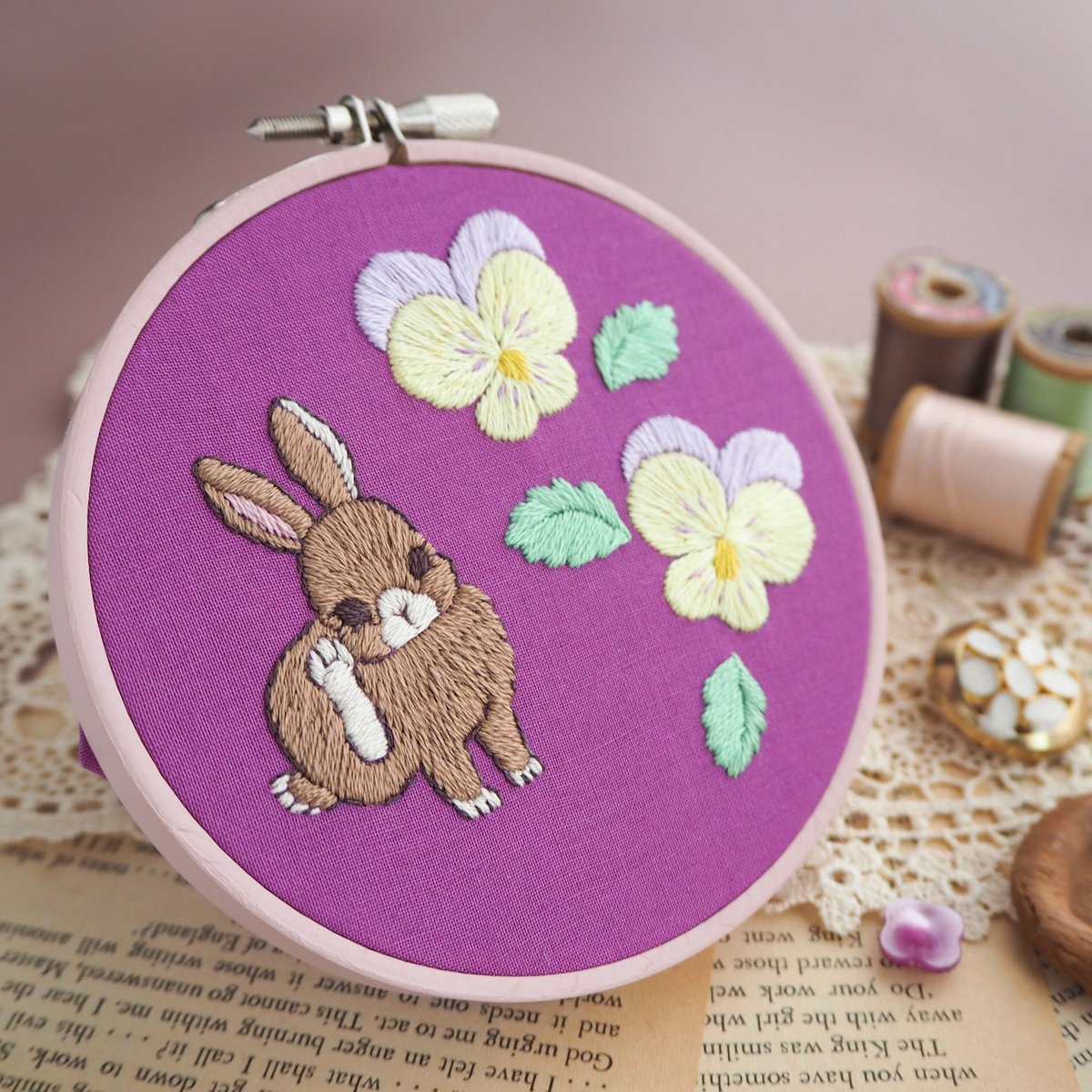 無料刺繍図案 うさぎと花 8月ビオラ | spica-pika 無料刺繍図案 うさぎと花 8月ビオラ | spica-pika