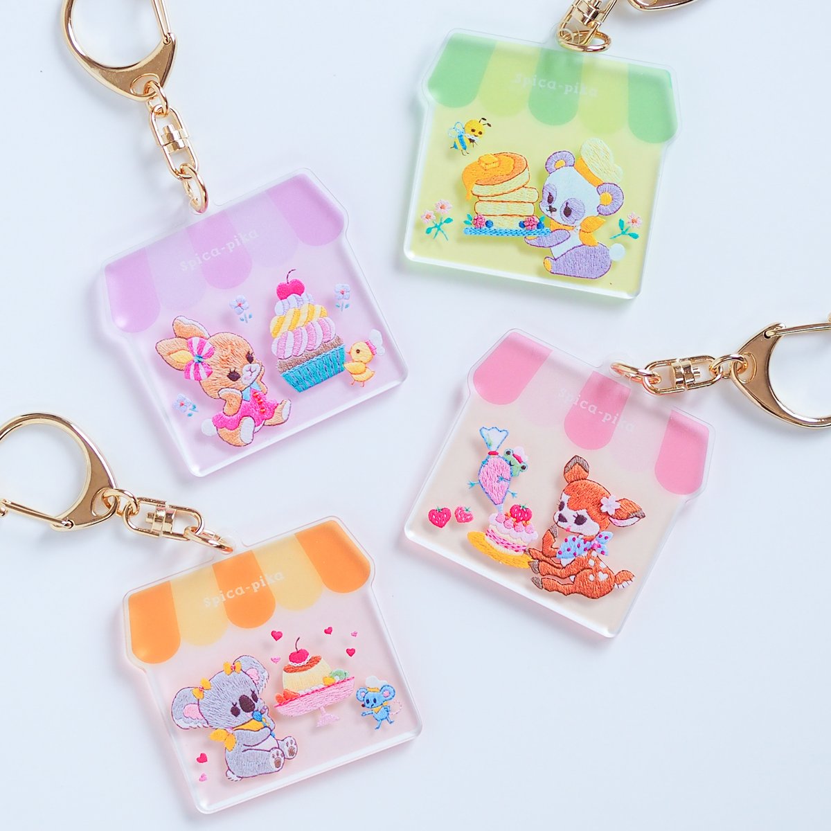 本当に刺繍したみたいなアクリルキーホルダー(森のカフェへようこそ