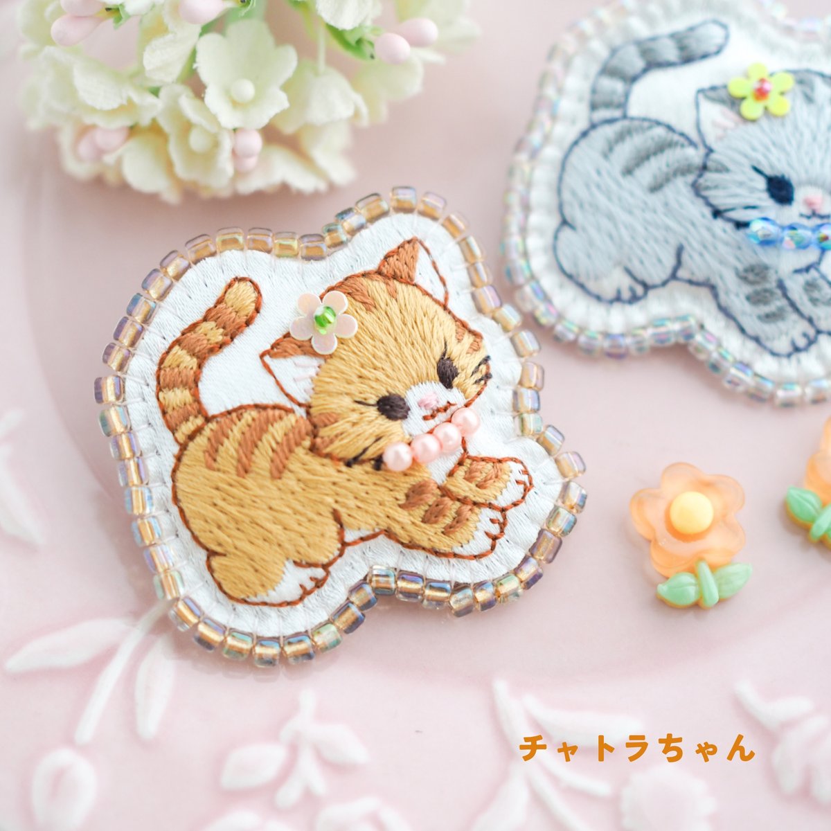 【朝鮮刺繍】子猫　藤の花　額入り　刺繍　絵画 中・上級者向けクロスステッチ刺繍キットクロスステッチ刺繍キット