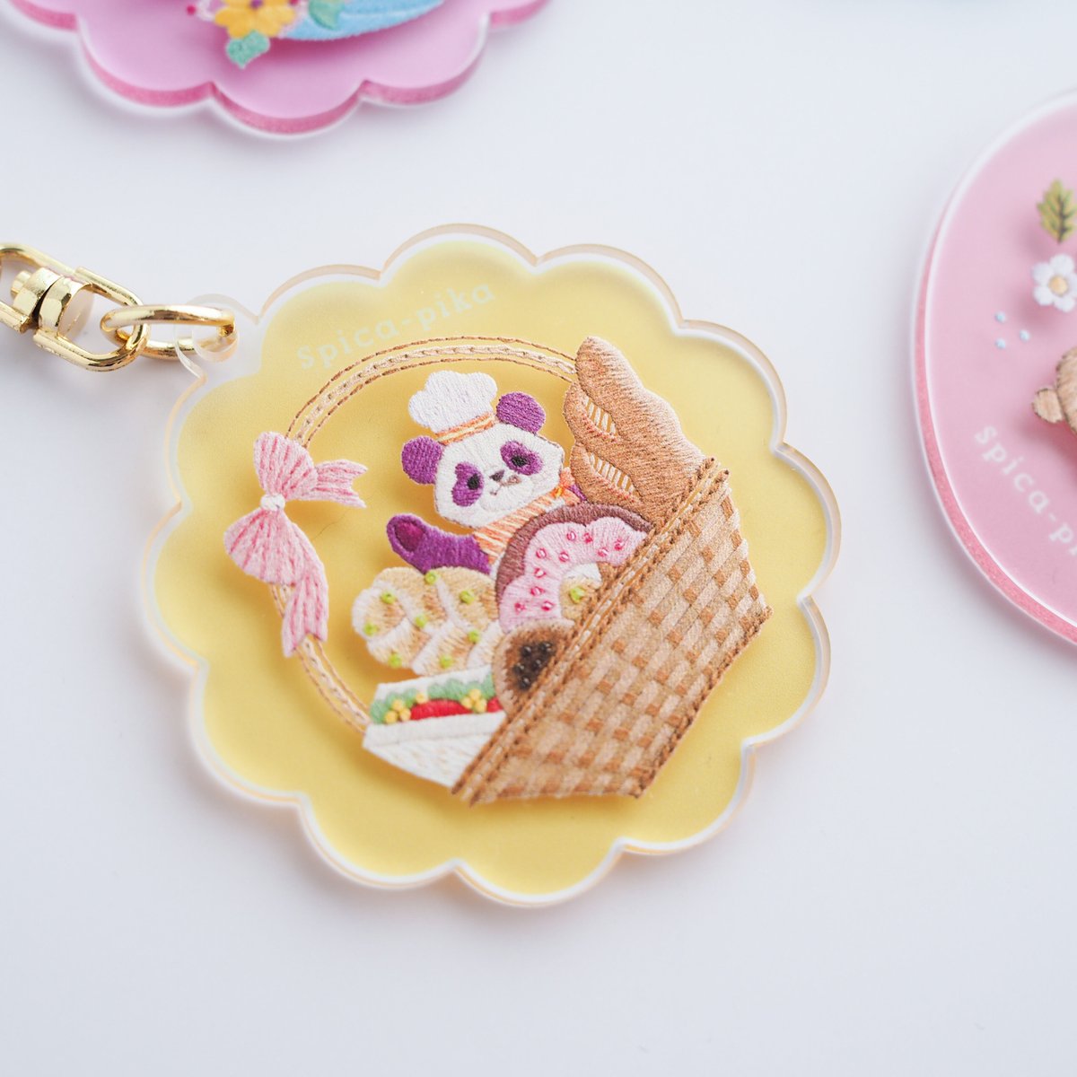 本当に刺繍したみたいなアクリルキーホルダー | spica-pika