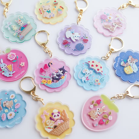 本当に刺繍したみたいなアクリルキーホルダー(森のカフェへようこそ♪)