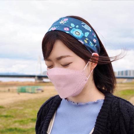 大判ハンカチ「万華鏡の国のうさぎ」