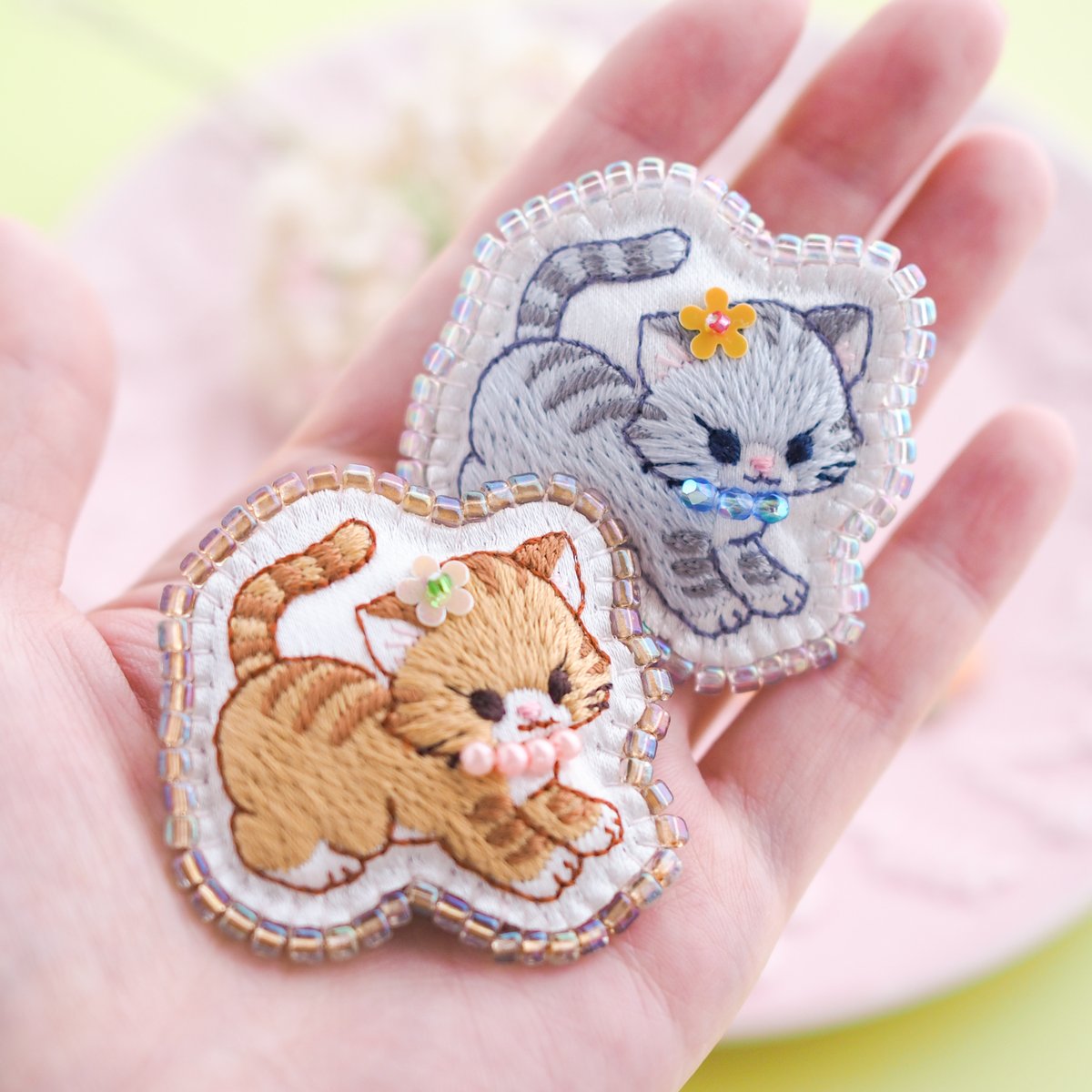 おてんば子猫ちゃん」ミニ刺繍ブローチ | spica-pika