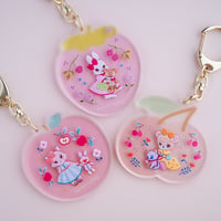 本当に刺繍したみたいなアクリルキーホルダー(pink fruits)
