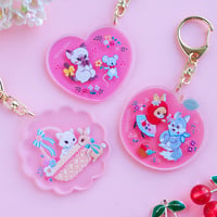 愛がいっぱい♡なアクリルキーホルダー
