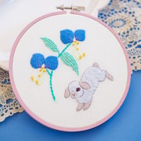 刺繍原画『露草とうさぎ』
