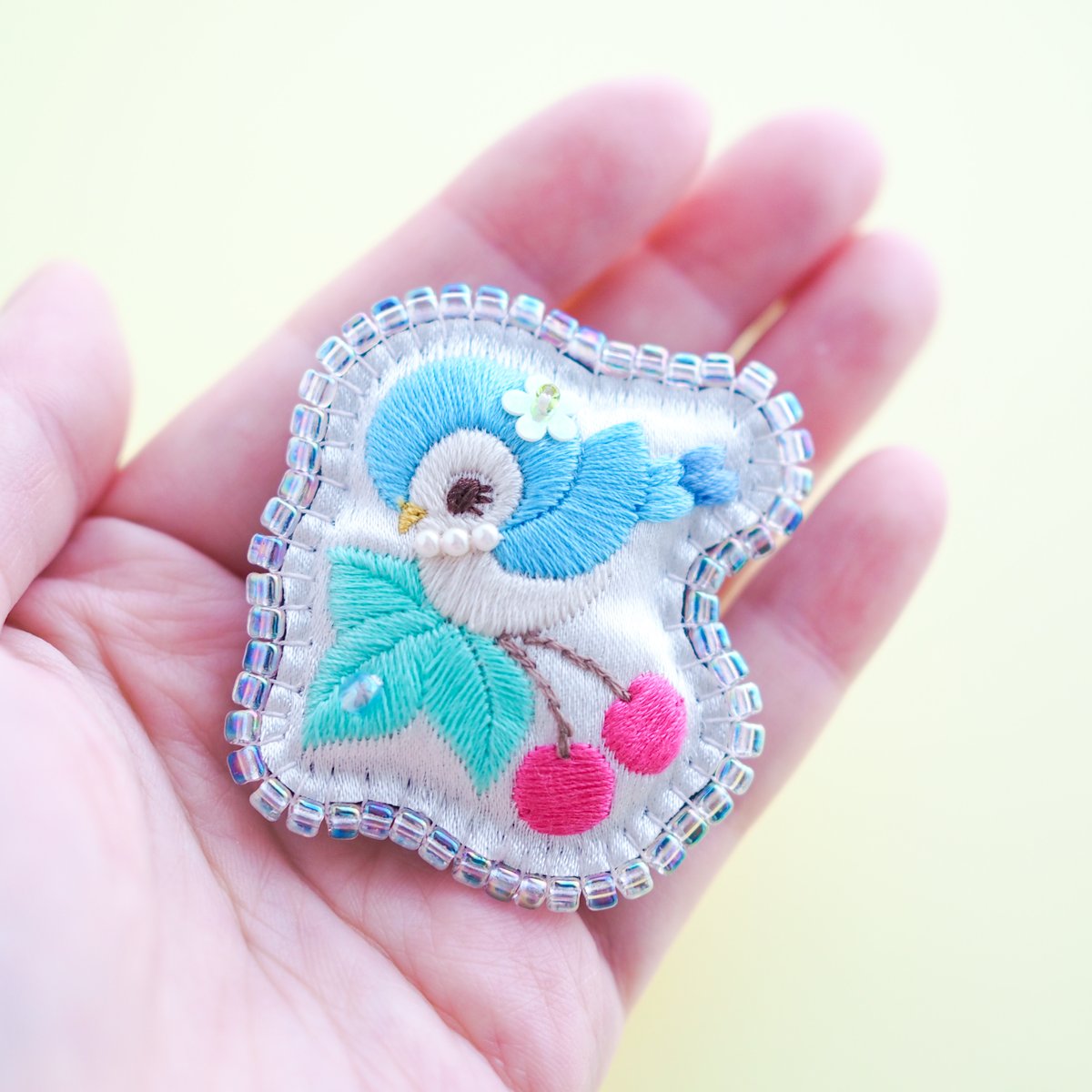 幸せの青い鳥 刺繍ブローチ 羨ましく 青い鳥 幸運