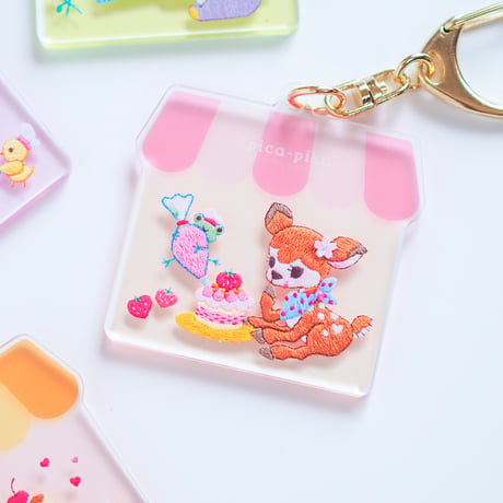 本当に刺繍したみたいなアクリルキーホルダー(森のカフェへようこそ♪)