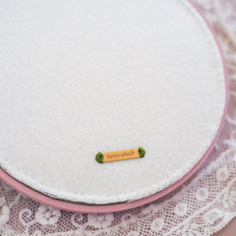 刺繍額 藤娘 文化刺繍 女の子とウサギ 額縁内部に2cm程の深