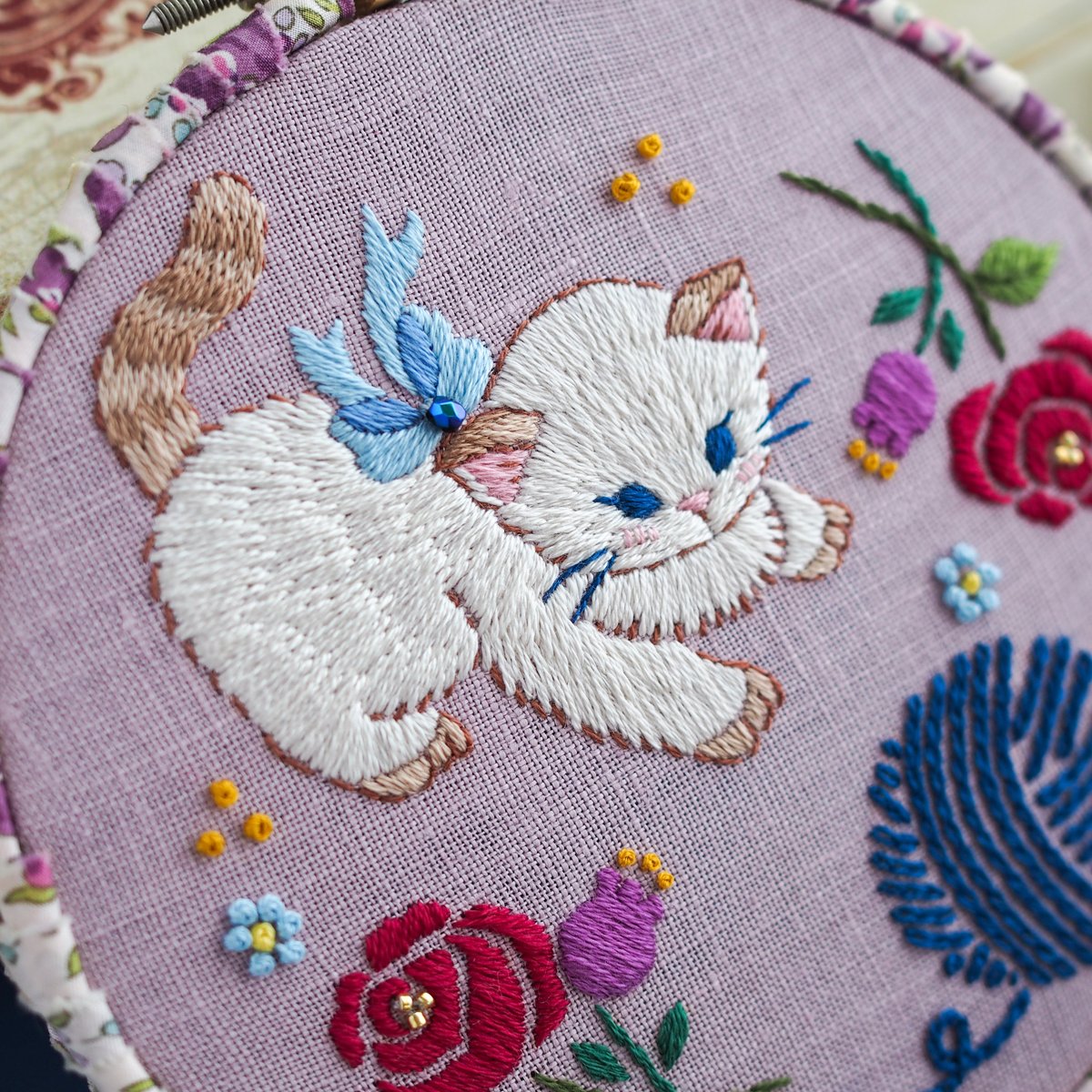 猫の額縁 ネコとカニ 額縁 半切 53×43 美術品 刺繍 毛糸 猫