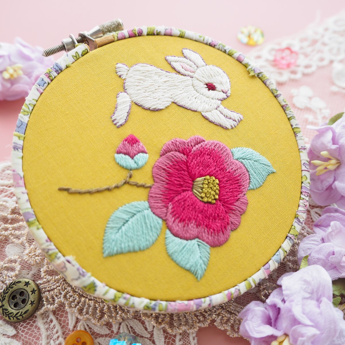 無料刺繍図案 うさぎと花 12月ツバキ | spica-pika