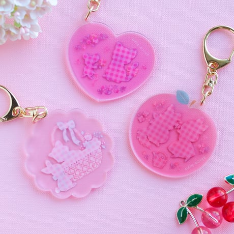 愛がいっぱい♡なアクリルキーホルダー