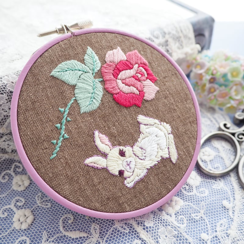 無料刺繍図案 うさぎと花 5月バラ | spica-pika