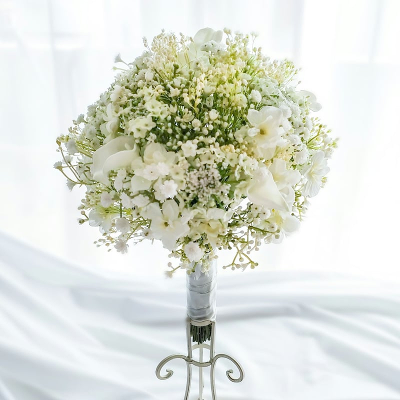 生花に見える】かすみ草 カラー 小花のふわふわウェディングブーケ 白