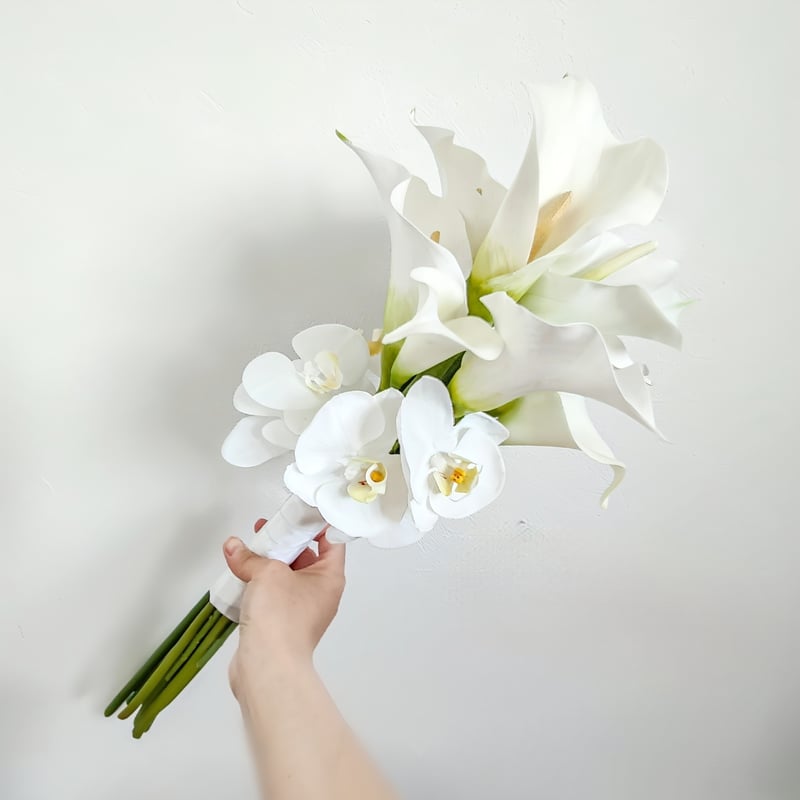 生花に見える】/カラーと胡蝶蘭のウェディングブーケ&ブートニア 高級
