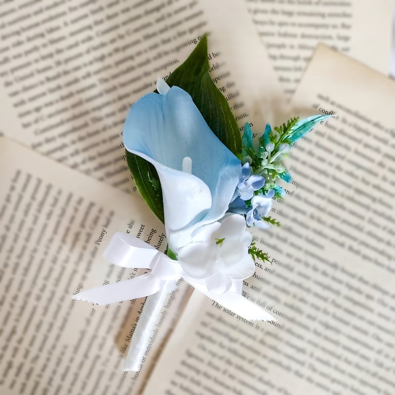 生花に見える】/ カラー ＆胡蝶蘭 白 青 ウェディングブーケ ブルー