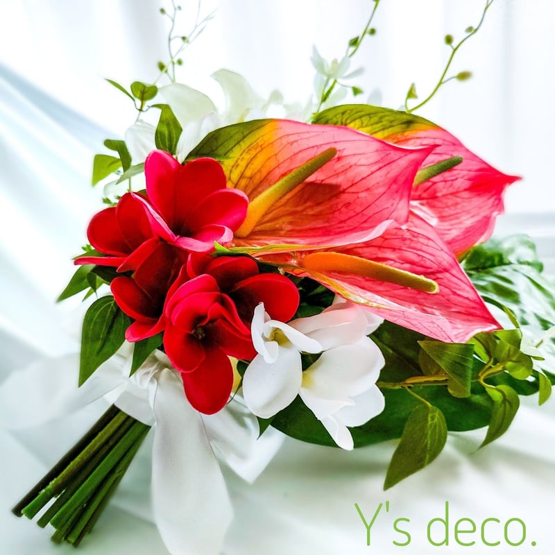 高級造花ウェディングブーケ/赤いアンスリウムとプルメリア、白 カラー