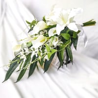 造花ウェディングブーケ/白 カラーカサブランカ クラッチブーケ アーティフィシャルフラワー 造花ブーケ カラー ウェディングブーケ ブートニア付き