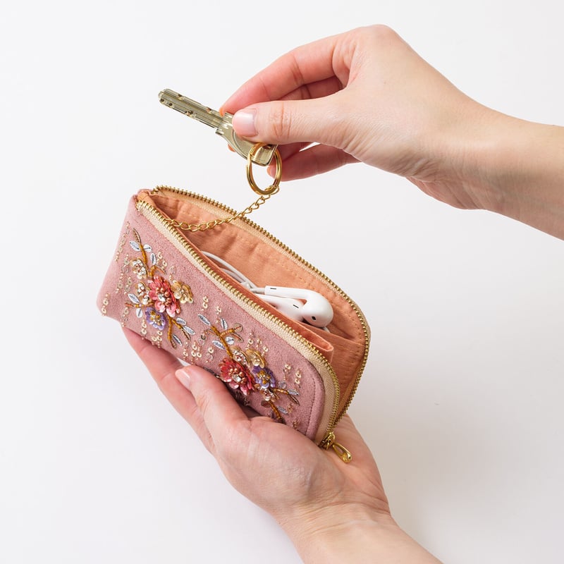 FRUTTI DI BOSCO フルッティ　モニカ　ケース ひとめぼれに、ご用心。“森の番人”モニカ | FRUTTI DI BOSCO WEB本店