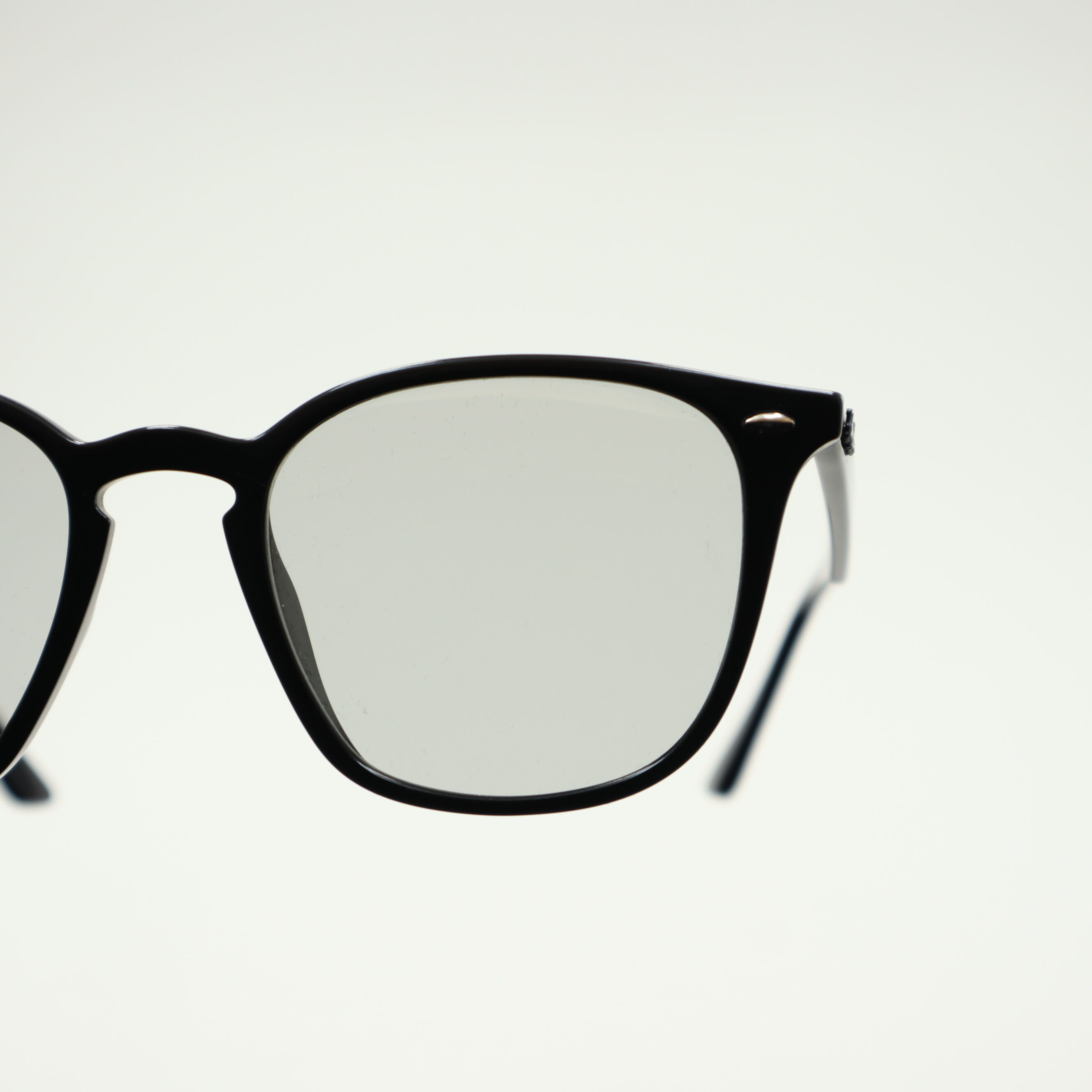 Ray-Ban レイバン RB4258-F 601/87 ライトグレーレンズ | メガネのクギミヤ