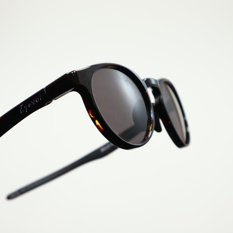 小物 EYEVOL BELLO DM-DG BELLO (49) DM-DG-DK.GRY｜サングラスのEyevol（アイヴォル）公式