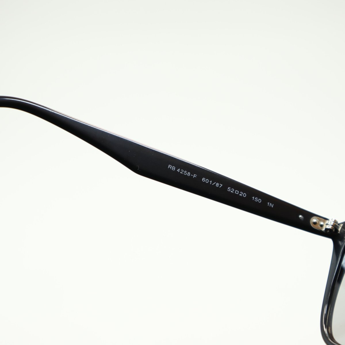 Ray-Ban レイバン RB4258-F 601/87 ライトグレーレンズ | メガネのクギミヤ