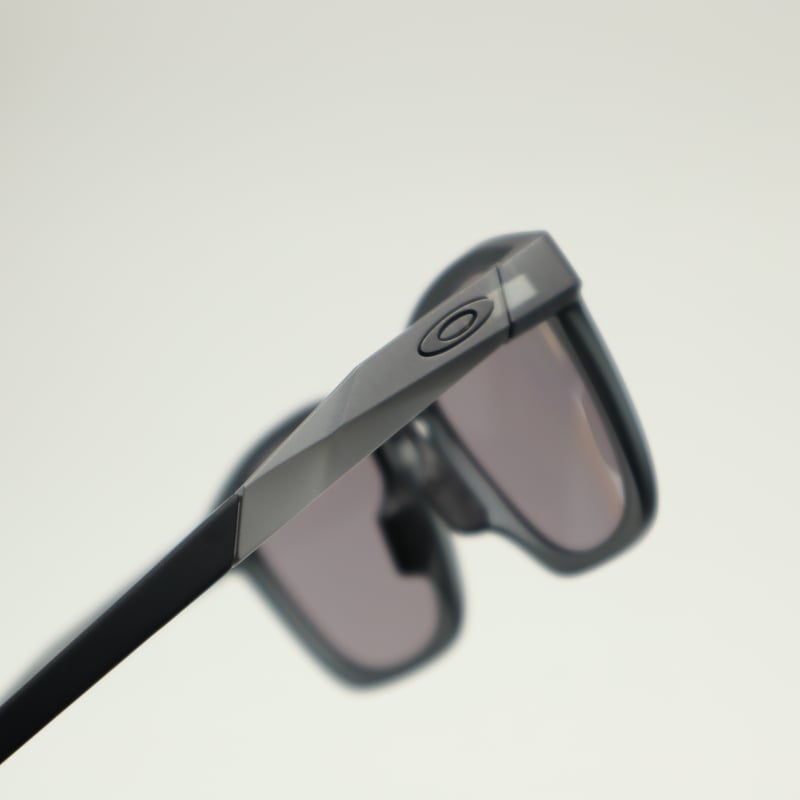 OAKLEY (オークリー) Shackle (シャックル) Matte grey smoke