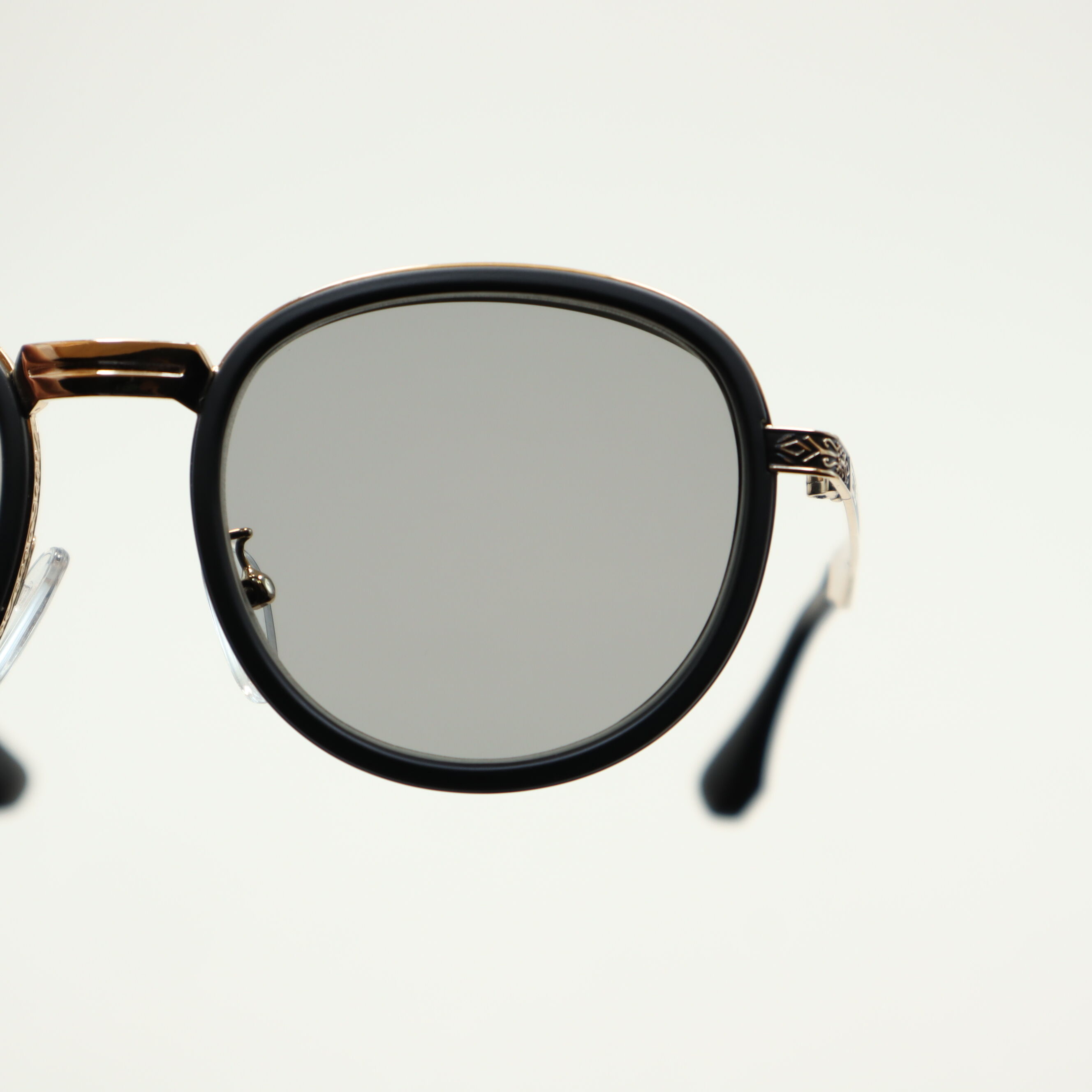 Zeque by ZEAL OPTICS (ゼクーバイジールオプティクス) Gibson (ギ