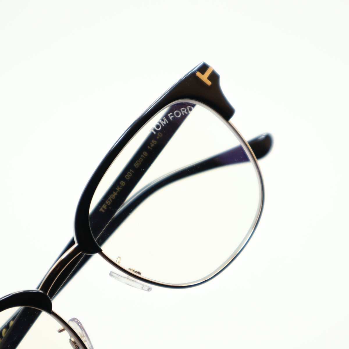 訳アリSALE】TOM FORD ちびる TF5750-B 001 52 メガネ 黒金 