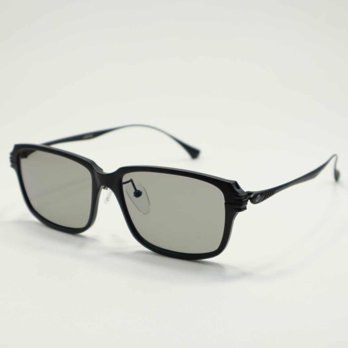 ZEQUE JAKE OPTICS「JAKE ZEAL by 遊び心あるディテールと軽い掛け心地。ZEQUE サングラス 小物