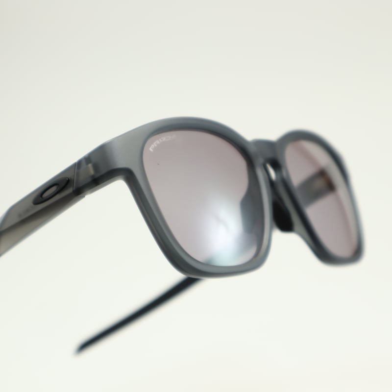 OAKLEY (オークリー) Shackle (シャックル) Matte grey smoke