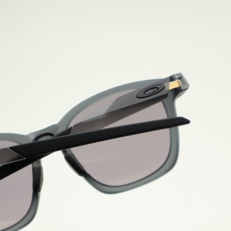 OAKLEY (オークリー) Shackle (シャックル) Matte grey smoke