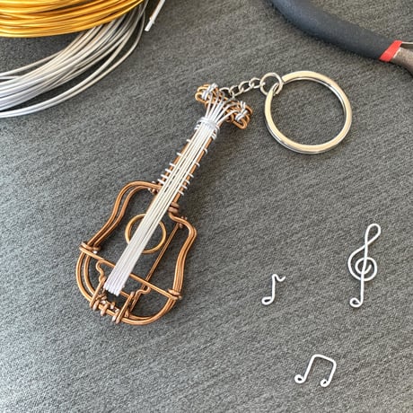 楽器ワイヤーキーホルダー - クラシックギター｜音楽雑貨