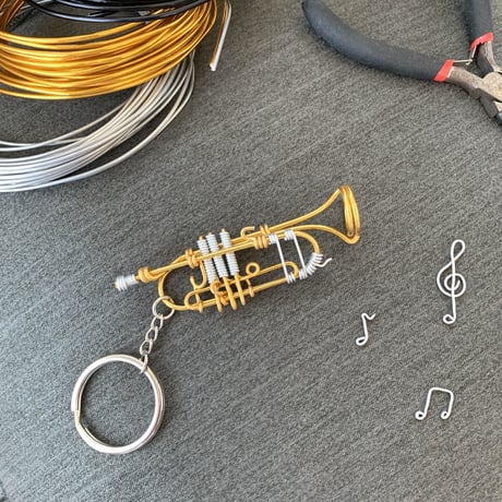 楽器ワイヤーキーホルダー - トランペット｜音楽雑貨