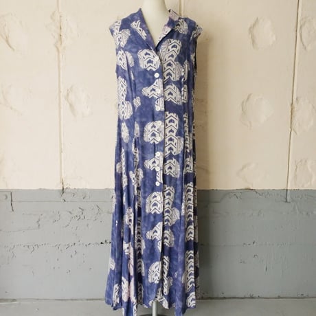 sleeveless dress