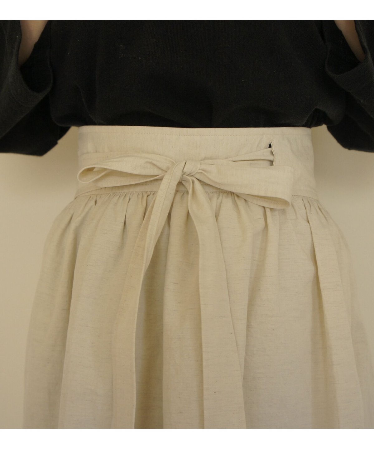 HALOMINIUM Button wrap skirt / ecru